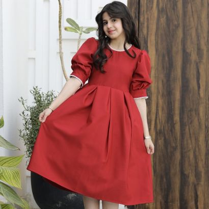 صورة فستان بناتي الأحمر مرصع باللؤلؤ على الياقة والأكمام - 1167